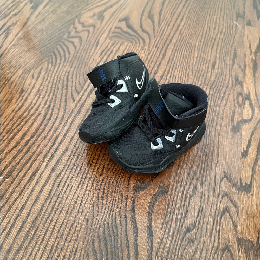 Nike Kids Kyrie Infinity Sneakers